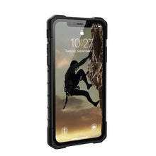 Заредете изображение във визуализатора на галерията – Urban armor gear pathfinder гръб за iPhone 11 forest camo - само за 64.2 лв

