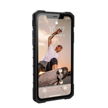 Заредете изображение във визуализатора на галерията – Urban armor gear pathfinder гръб за iPhone 11 midnight camo - само за 64.2 лв
