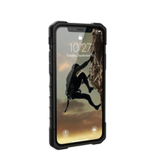 Заредете изображение във визуализатора на галерията – Urban armor gear pathfinder гръб за iPhone 11 pro forest camo - само за 64.2 лв
