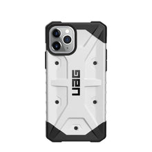Заредете изображение във визуализатора на галерията – Urban armor gear pathfinder гръб за iPhone 11 pro max бял - само за 55.5 лв
