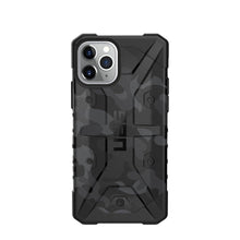 Заредете изображение във визуализатора на галерията – Urban armor gear pathfinder гръб за iPhone 11 pro max midnight camo - само за 64.2 лв
