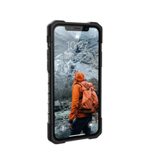 Заредете изображение във визуализатора на галерията – Urban armor gear plasma гръб за iPhone 11 pro черен-прозрачен - само за 55.5 лв

